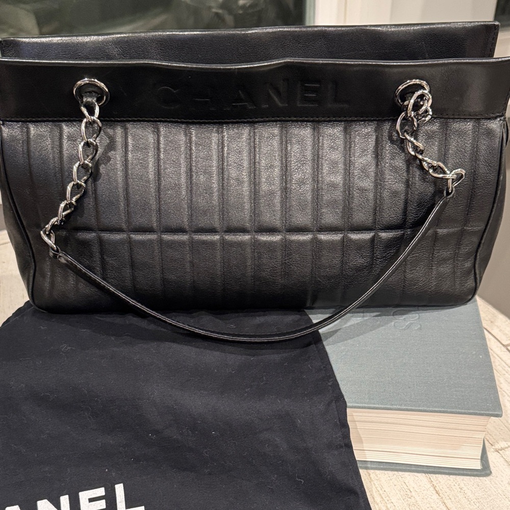 Chanel Vertical Quilted LAX Shoulder Bag - Picture 5 of 14